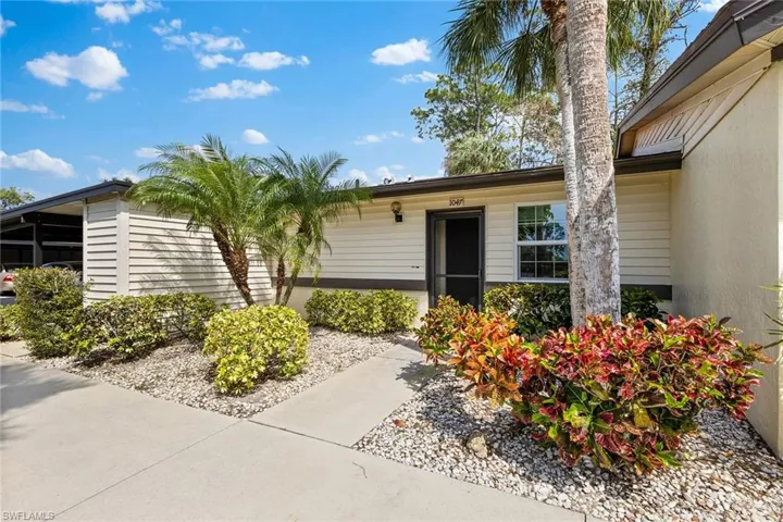 1047  Pine Isle  LN, Naples, FL 34112