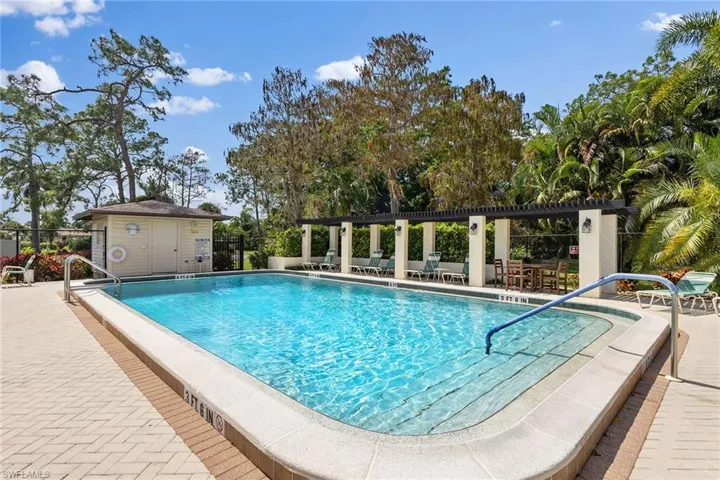 1047  Pine Isle  LN, Naples, FL 34112