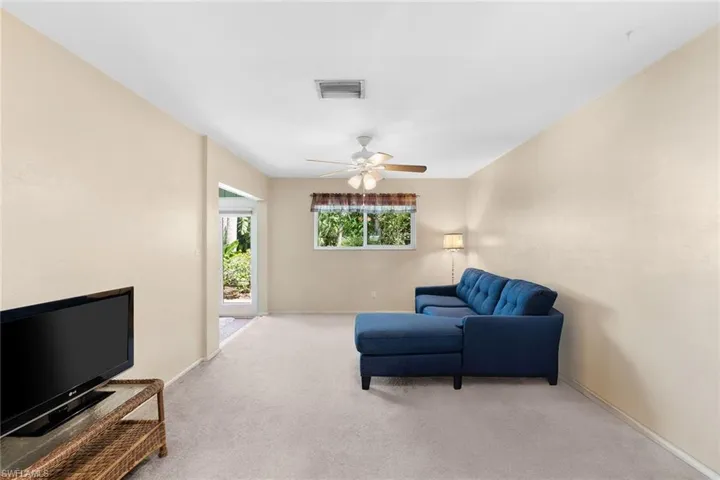 1047  Pine Isle  LN, Naples, FL 34112