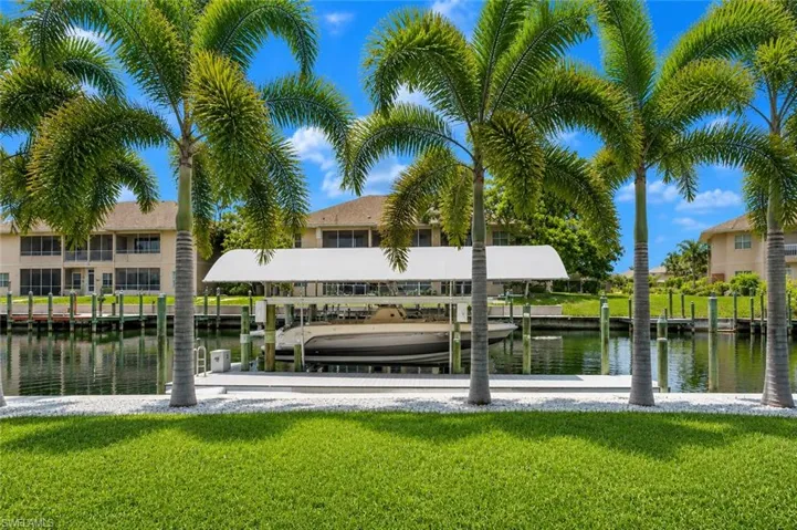 Composite dock with 10,000-lb boat lift