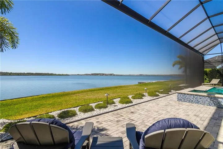 Picture frame lanai screen offers unobstructed views of the lake.