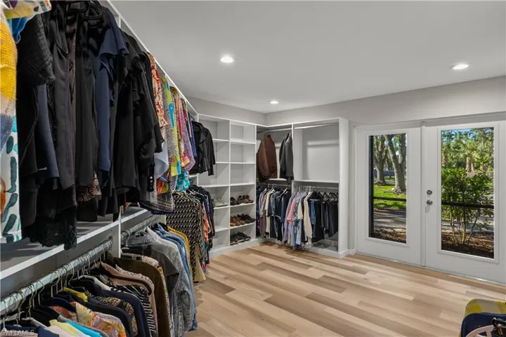 Master bedroom Custom built Large Walk in closet