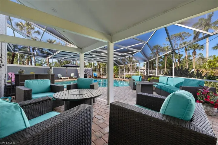 Sunroom with lofted ceiling