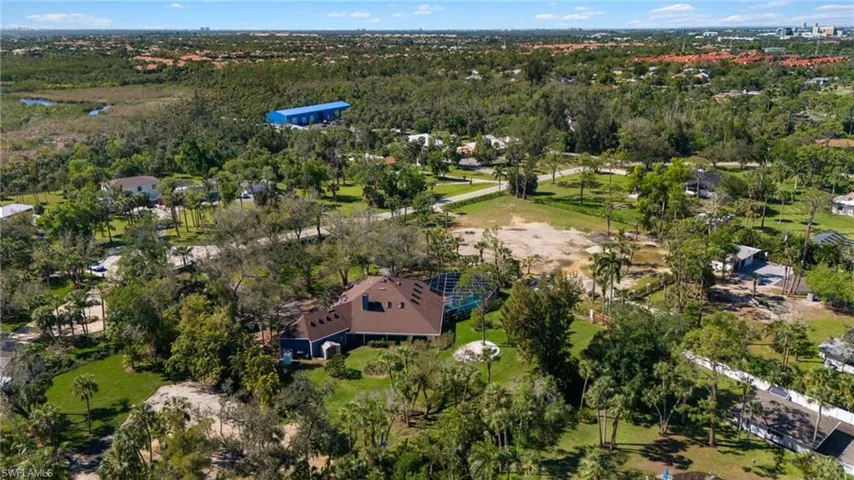 Bird's eye view featuring a wooded view