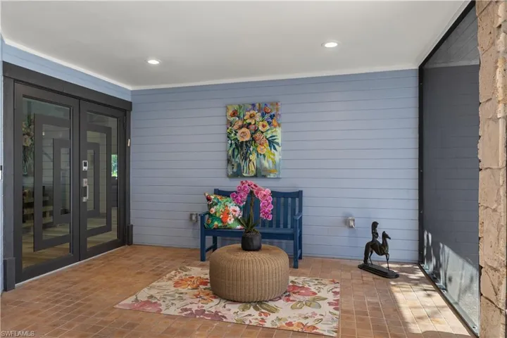 Large Screened in porch area