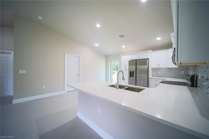 The Peninsula That Seats 3 People Comfortably!