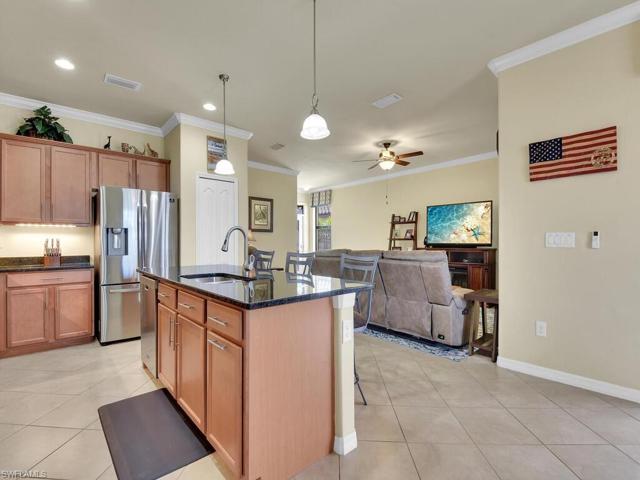 Kitchen w/ Island