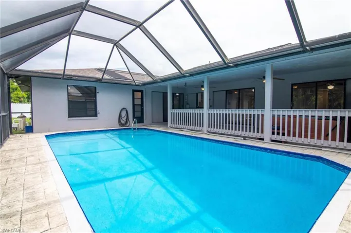 Beautiful large in ground pool. This is Florida living!