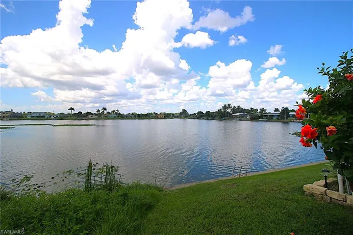 Lake Manitoba is one block away!