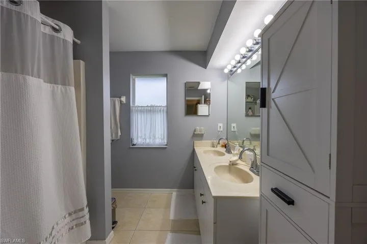 Master full Bathroom