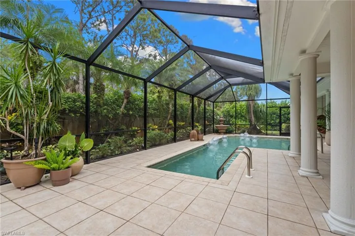 189 Edgemere Way S, Naples, Florida 34105