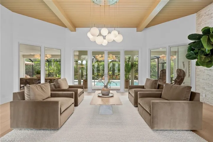 189 Edgemere Way S, Naples, Florida 34105