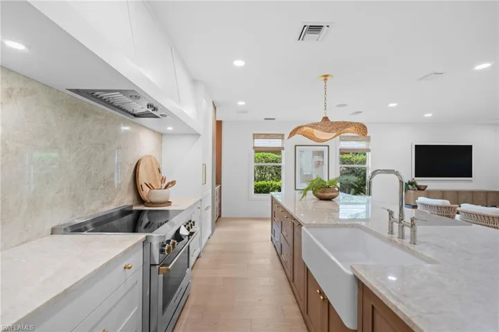 189 Edgemere Way S, Naples, Florida 34105
