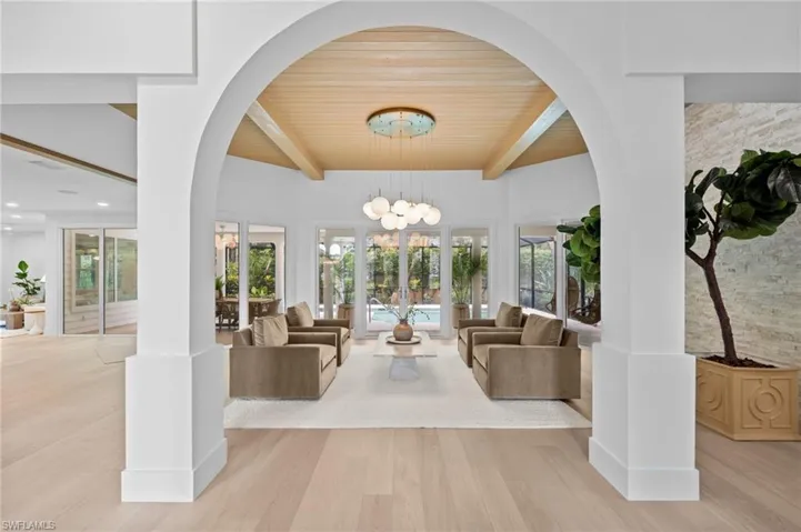 189 Edgemere Way S, Naples, Florida 34105