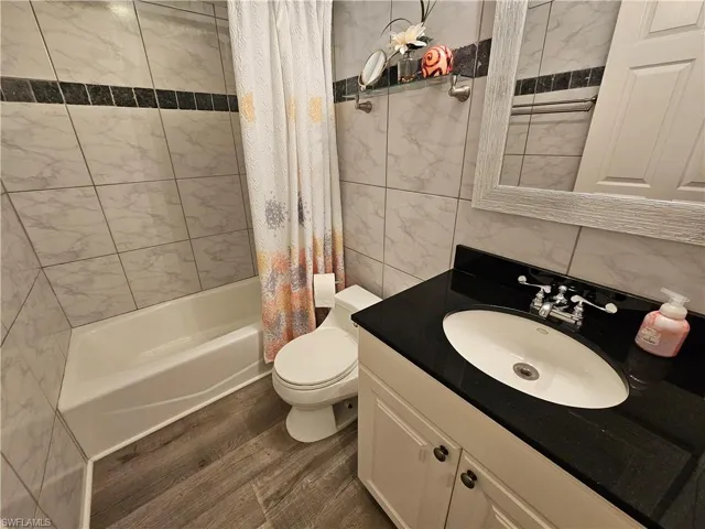 668 Mardel Ct 807, Naples, Florida 34104