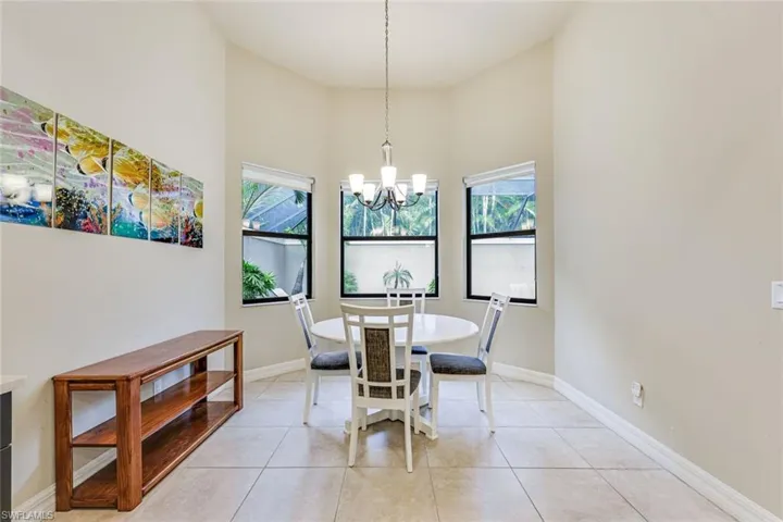 Breakfast nook or dining room