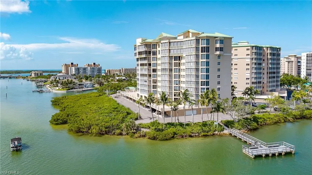 4137 Bay Beach LN, Fort Myers Beach, FL 33931,225062219