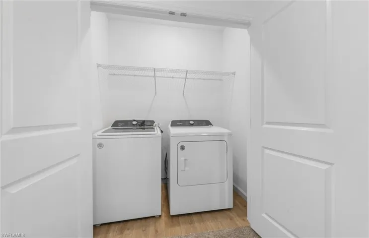 Interior photos are of a staged model home. Illustration purposes only. Options may vary.