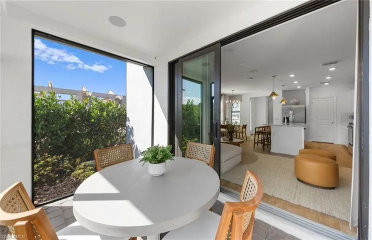 Interior photos are of a staged model home. Illustration purposes only. Options may vary.