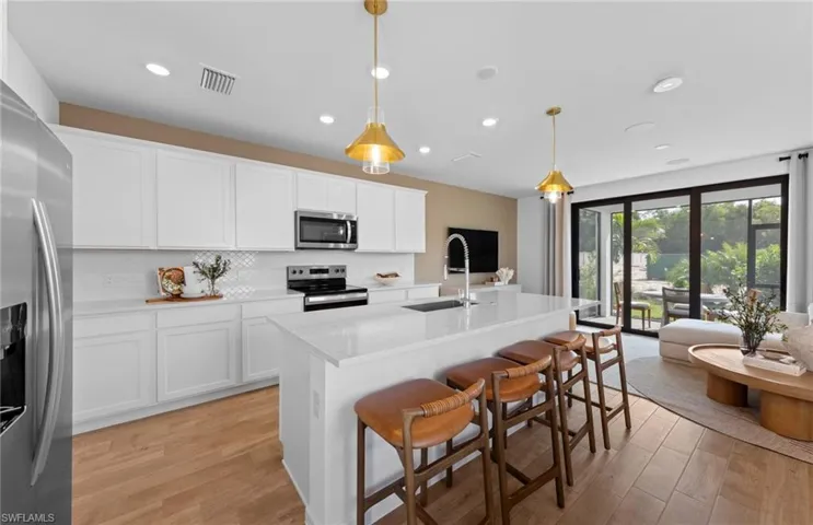 Interior photos are of a staged model home. Illustration purposes only. Options may vary.