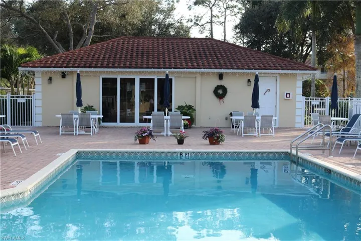 3705  Amberly N CIR, Naples, FL 34112