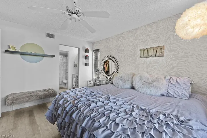 3705  Amberly N CIR, Naples, FL 34112