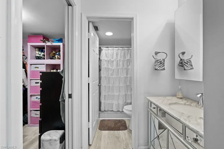 3705  Amberly N CIR, Naples, FL 34112