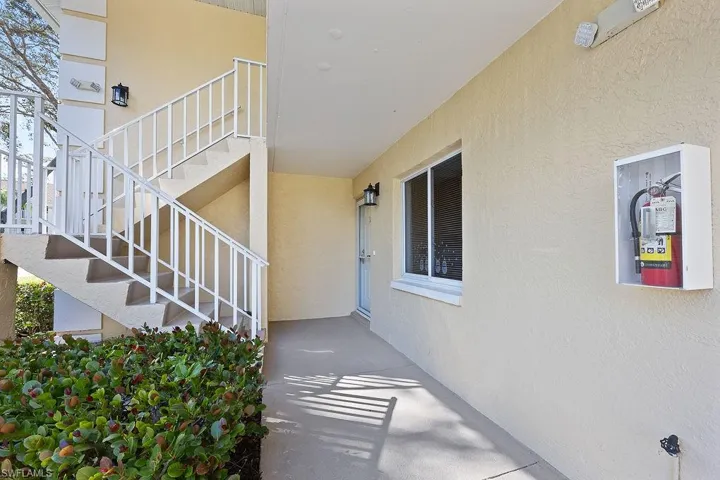 3705  Amberly N CIR, Naples, FL 34112