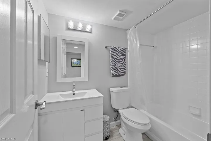 3705  Amberly N CIR, Naples, FL 34112