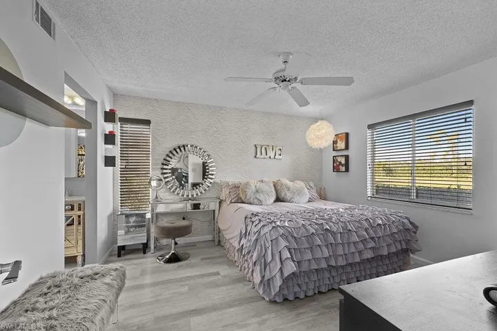 3705  Amberly N CIR, Naples, FL 34112
