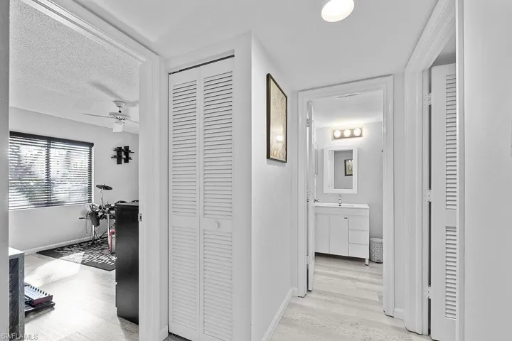 3705  Amberly N CIR, Naples, FL 34112
