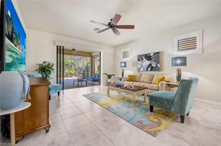 Living Area, Sliders pocket