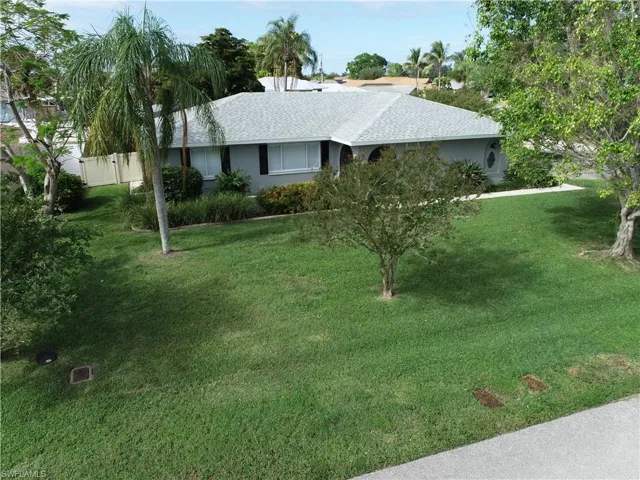 View of front facade with a front lawn