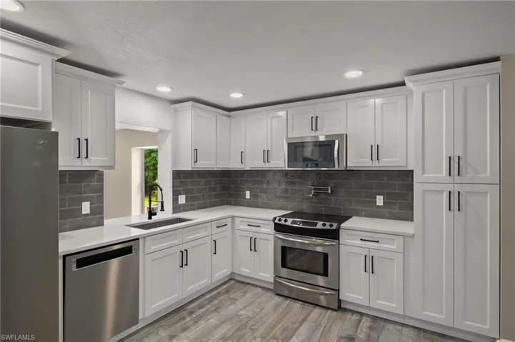 2260  Jasper  AVE, Fort Myers, FL 33907