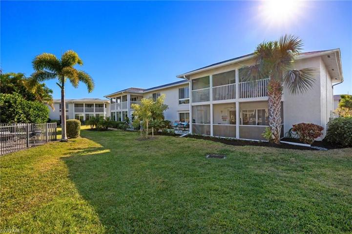 158  Lollypop  LN, Naples, FL 34112