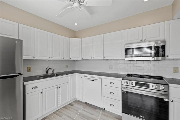 158  Lollypop  LN, Naples, FL 34112