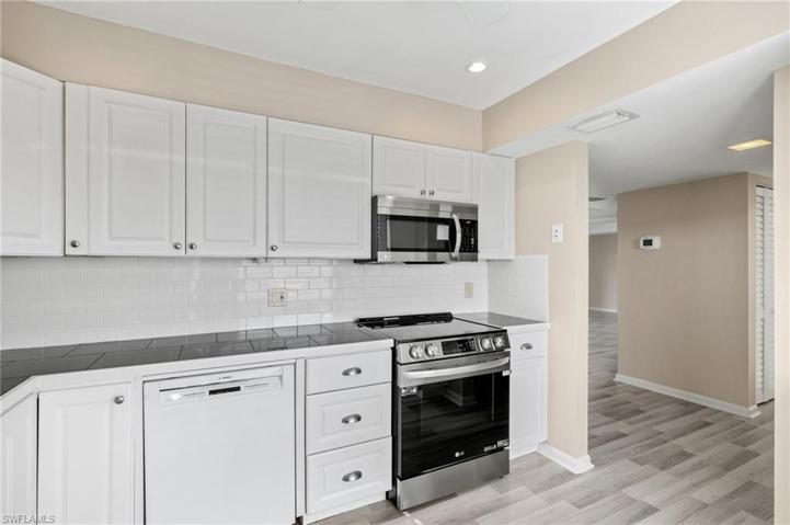 158  Lollypop  LN, Naples, FL 34112