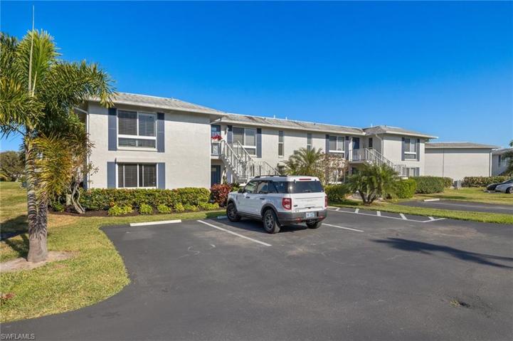 158  Lollypop  LN, Naples, FL 34112