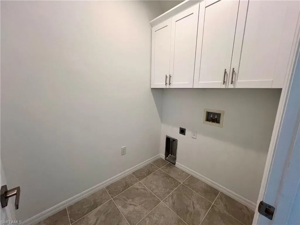628 Falls LN, Lehigh Acres, FL 33974,2025000392