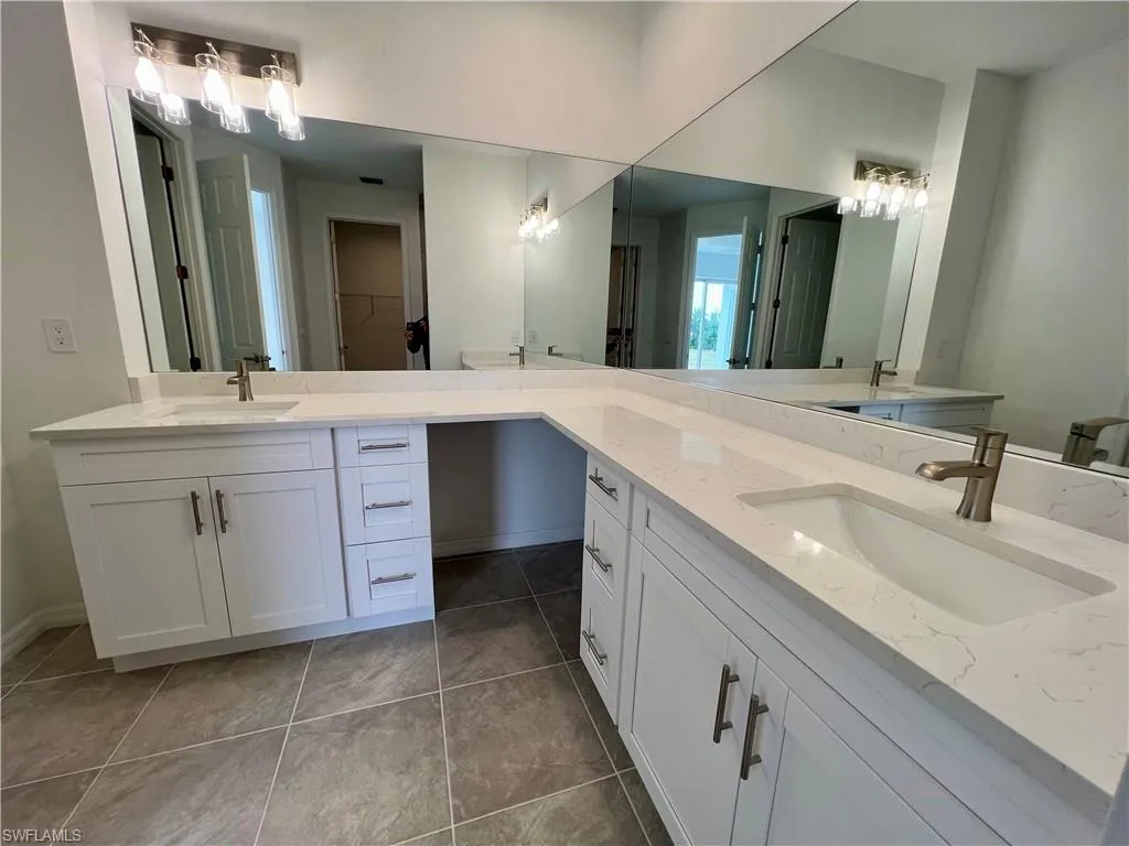 628 Falls LN, Lehigh Acres, FL 33974,2025000392