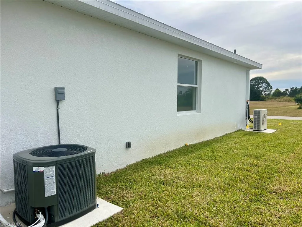 628 Falls LN, Lehigh Acres, FL 33974,2025000392