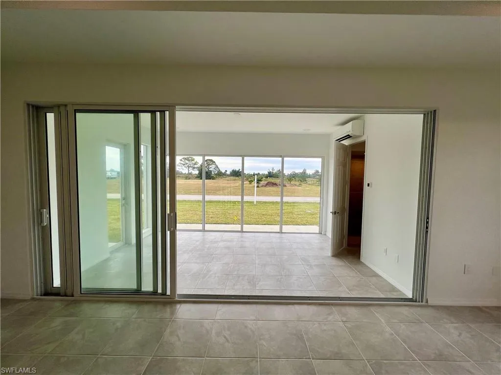 628 Falls LN, Lehigh Acres, FL 33974,2025000392