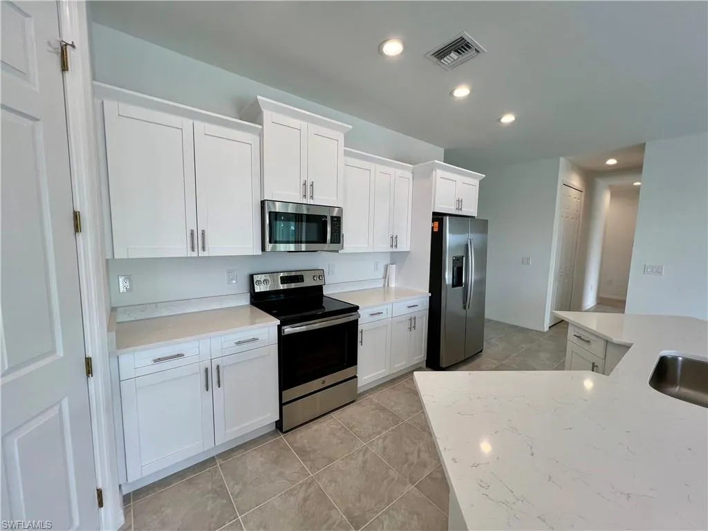 628 Falls LN, Lehigh Acres, FL 33974,2025000392