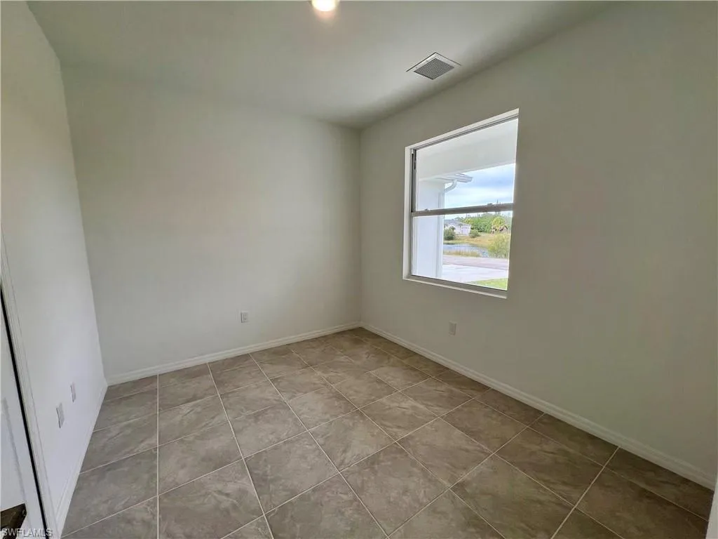 628 Falls LN, Lehigh Acres, FL 33974,2025000392