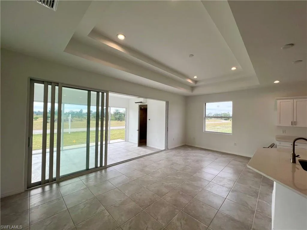 628 Falls LN, Lehigh Acres, FL 33974,2025000392