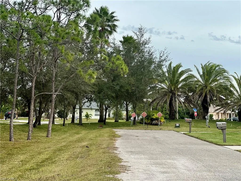 628 Falls LN, Lehigh Acres, FL 33974,2025000392