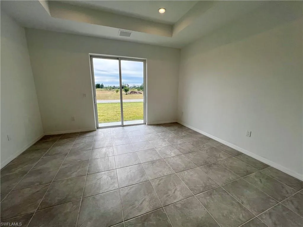 628 Falls LN, Lehigh Acres, FL 33974,2025000392