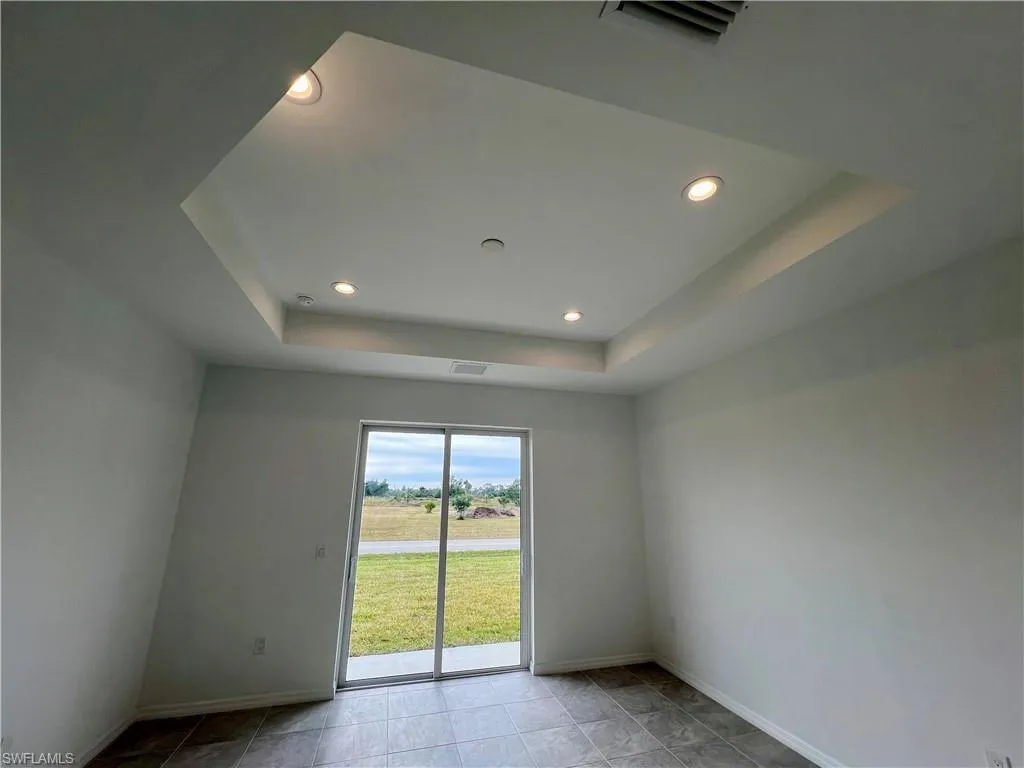 628 Falls LN, Lehigh Acres, FL 33974,2025000392