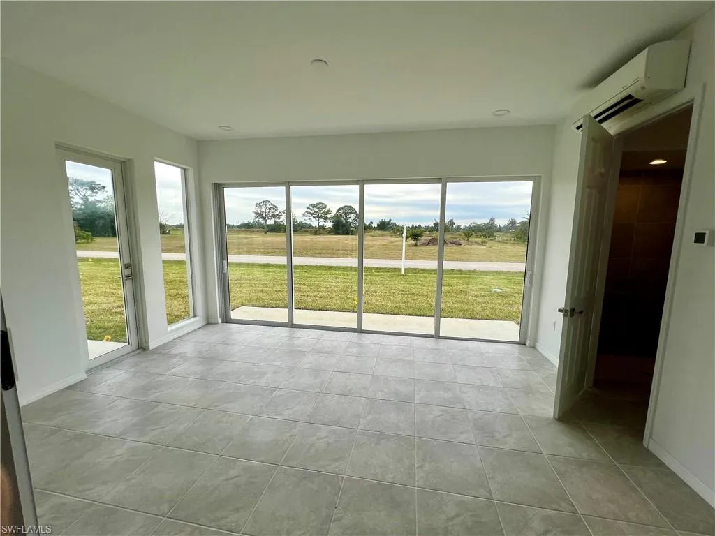 628 Falls LN, Lehigh Acres, FL 33974,2025000392