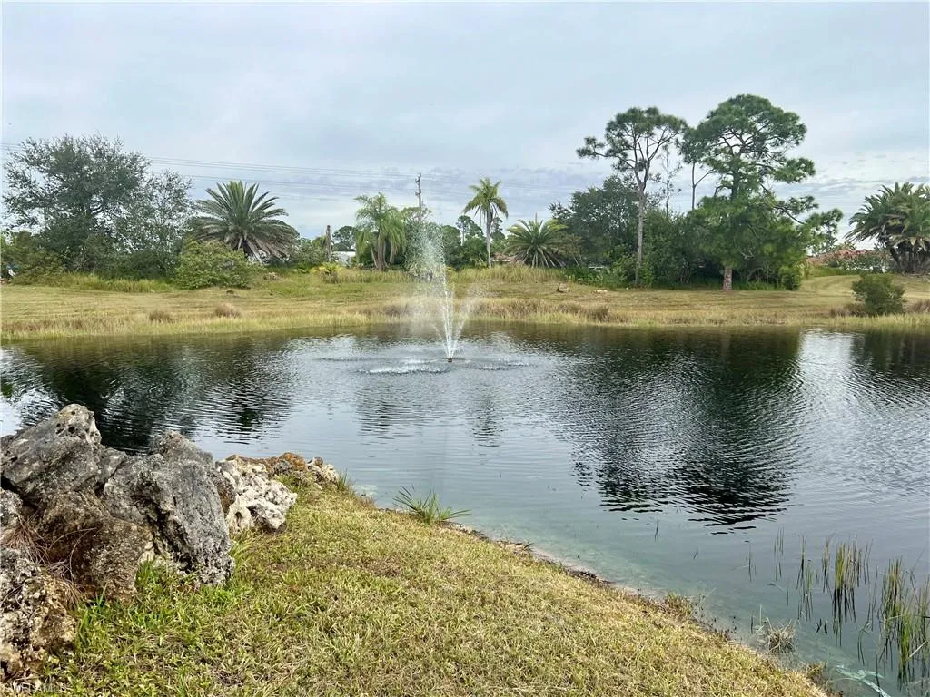 628 Falls LN, Lehigh Acres, FL 33974,2025000392